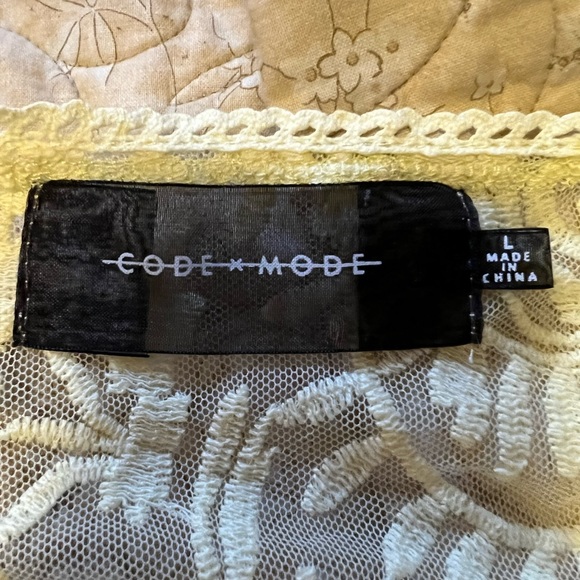 Code x Mode Lace Top - Picture 9 of 9